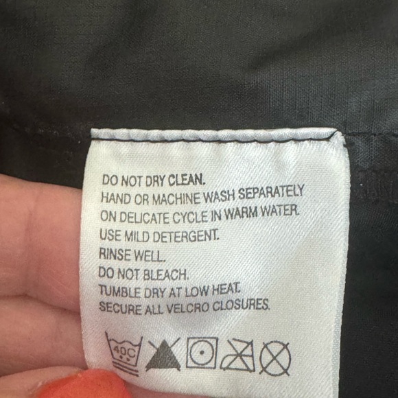 North Face Cyclone Anorak - Men’s Windbreaker in Black | Kangaroo Pocket Size M - Picture 8 of 9